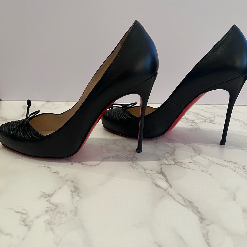 Christian Louboutin Elipi Nappa Rouched Toe, Size EU 37.5 / US 7.5 - Picture 4 of 8